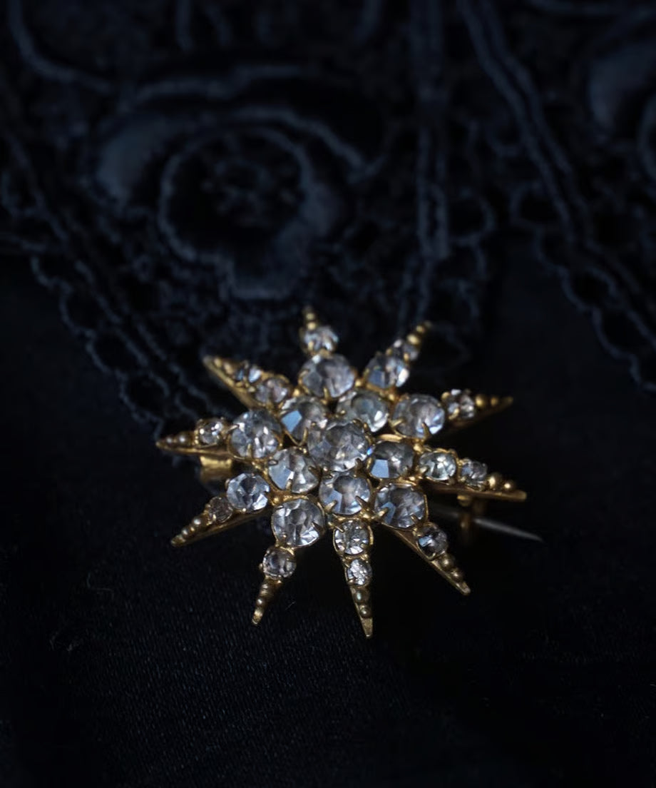 Brooch (ブローチ)