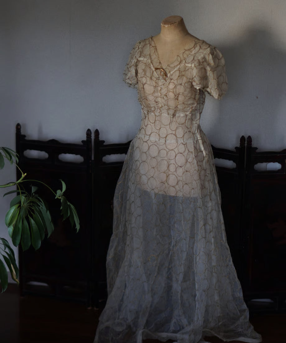 Dress (ドレス)