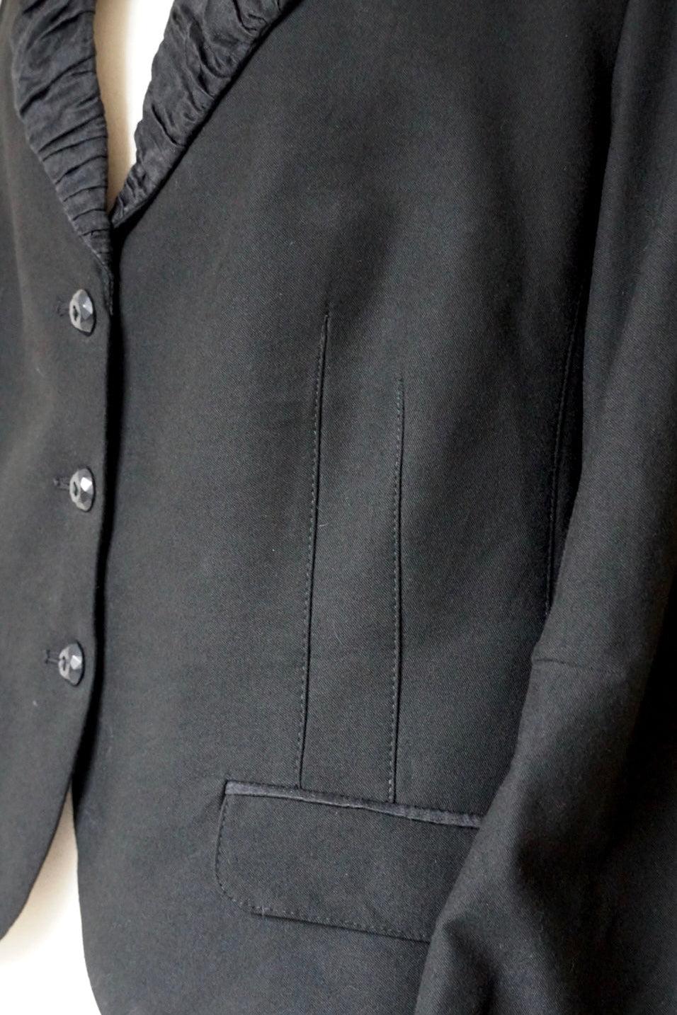 Vintage Ruffle Collar Tailored Jacket