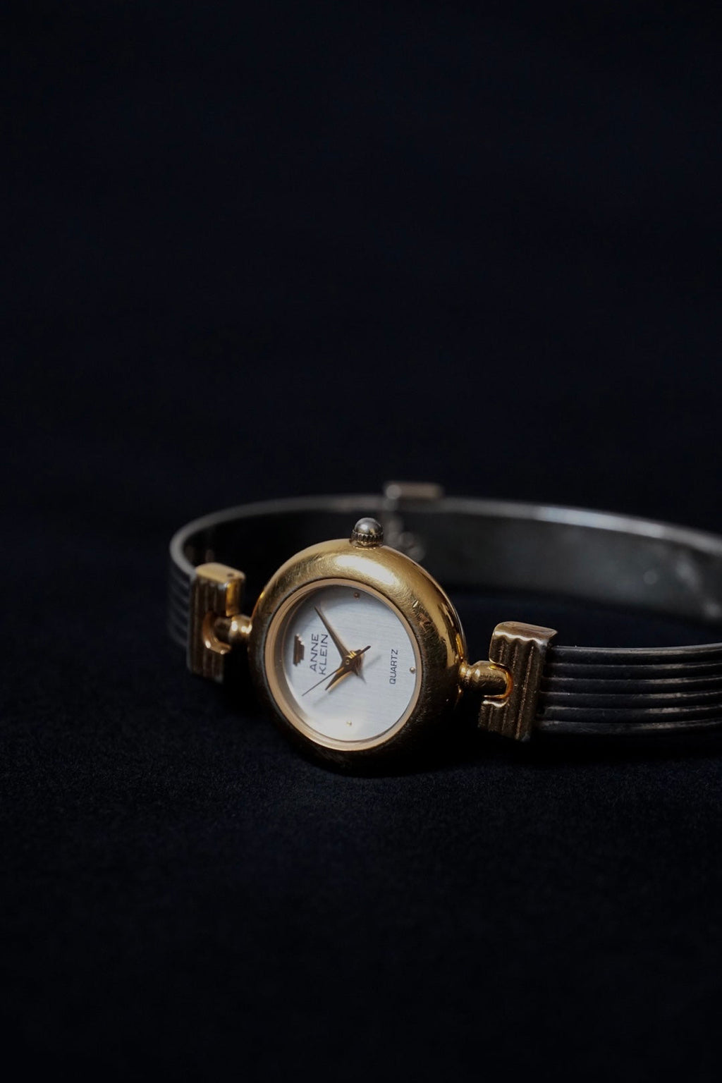 Vintage Quartz Round Gold Watch