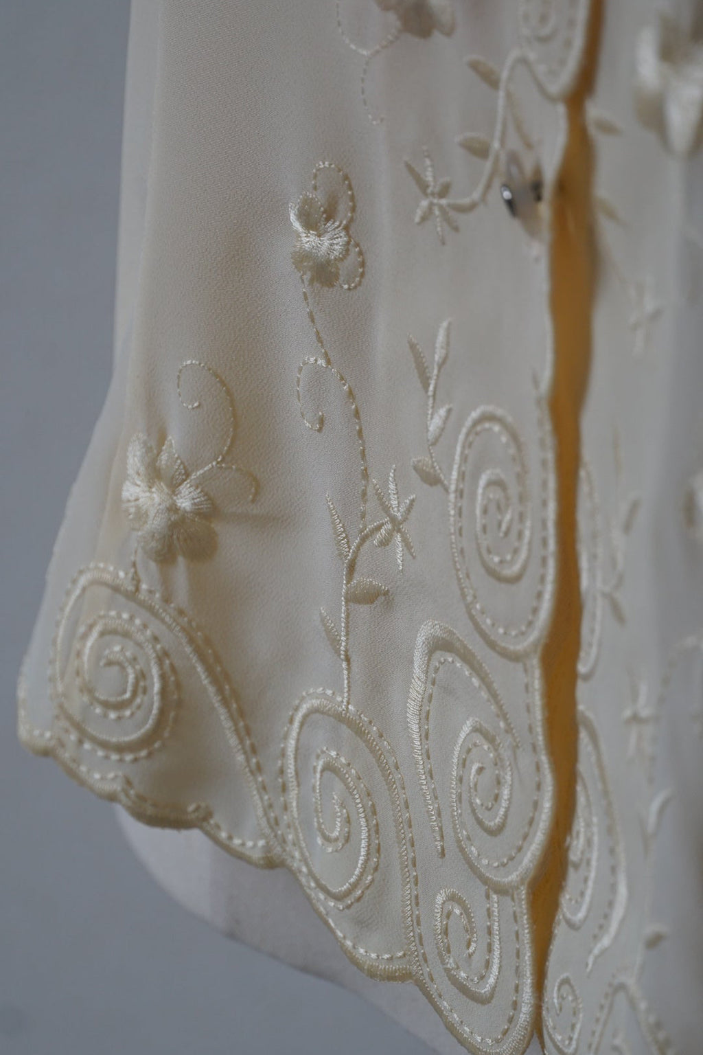 Vintage Flower Embroidery Blouse