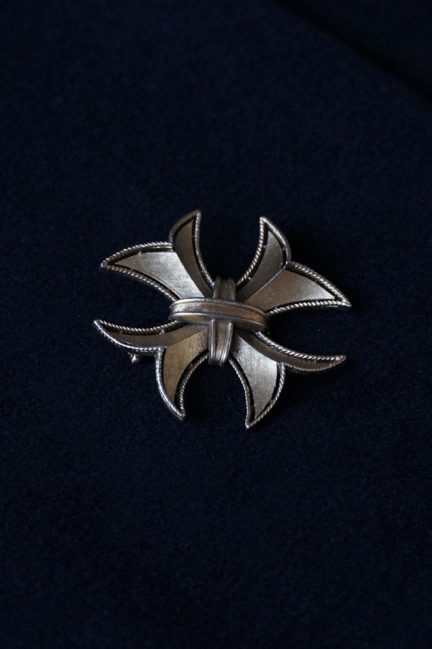 1960's TRIFARI Gold Tone Cross Brooch