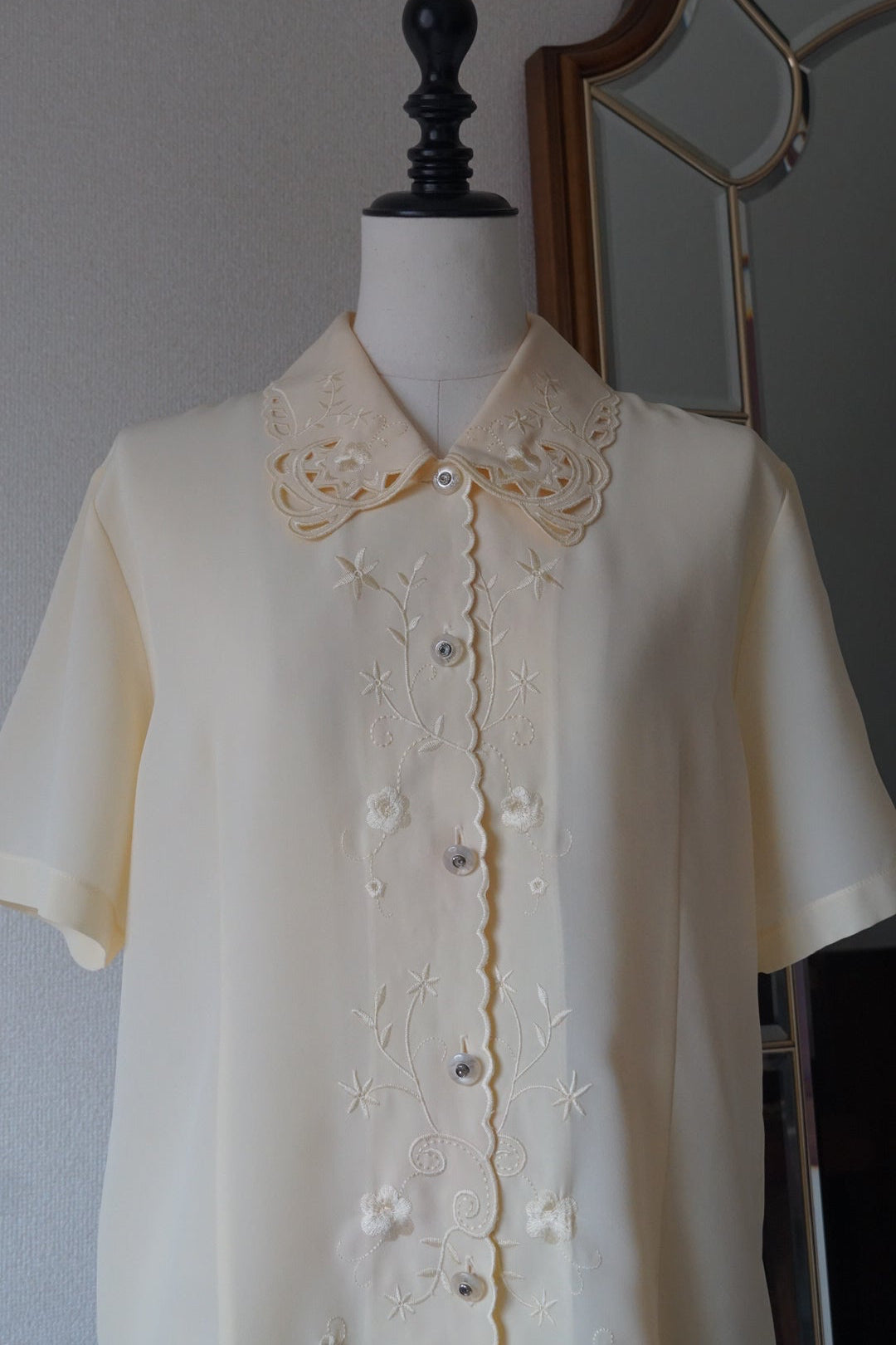Vintage Flower Embroidery Blouse