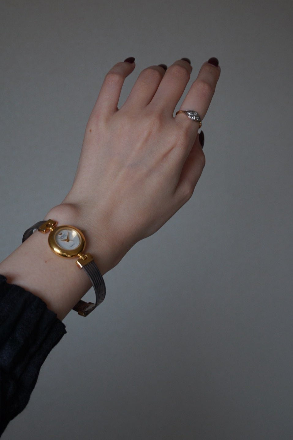 Vintage Quartz Round Gold Watch