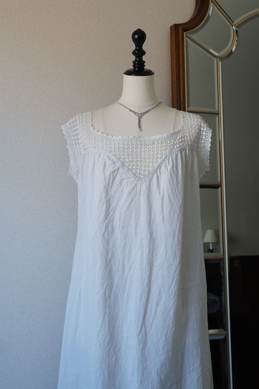 1920's Linnen Crochet Lace Nighty