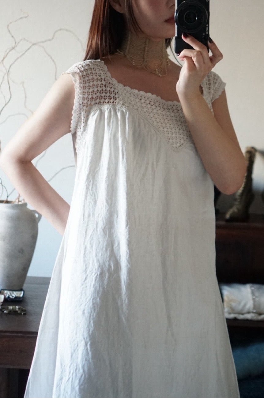 1920's Linnen Crochet Lace Nighty