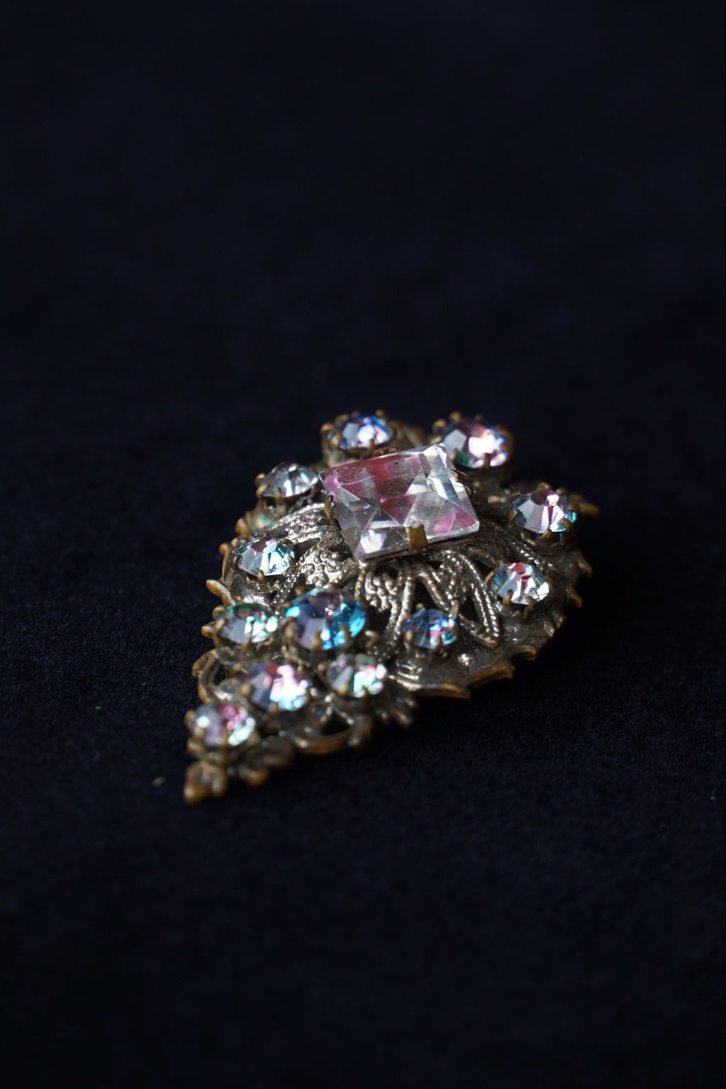 1930's Iris Glass Dress Clip