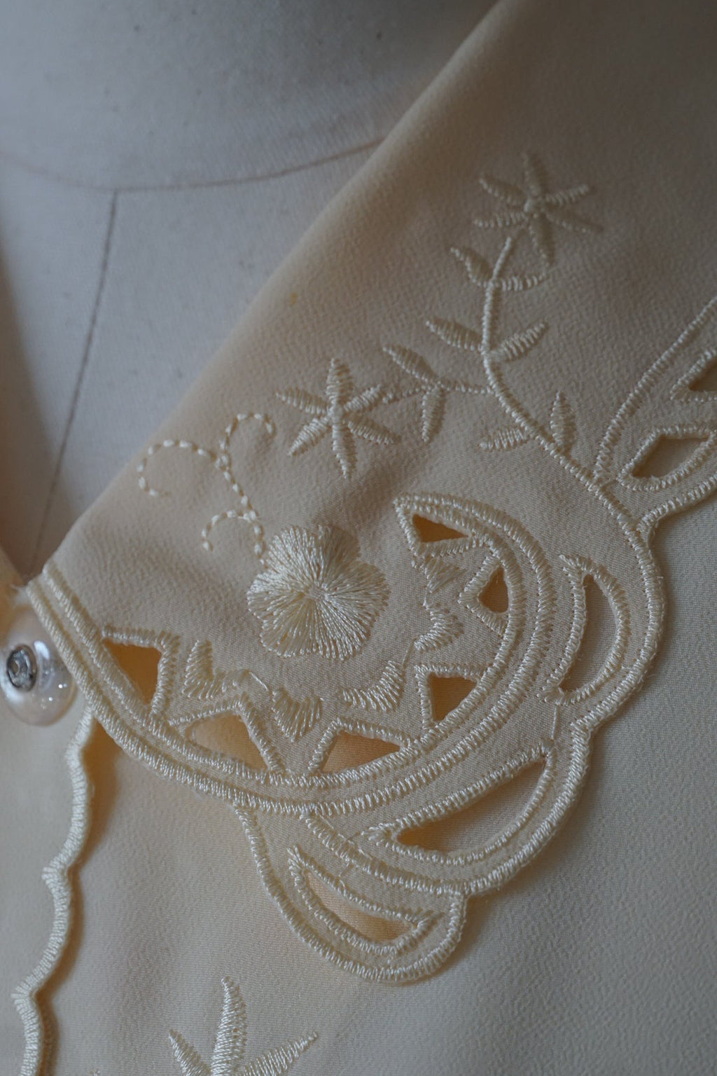 Vintage Flower Embroidery Blouse