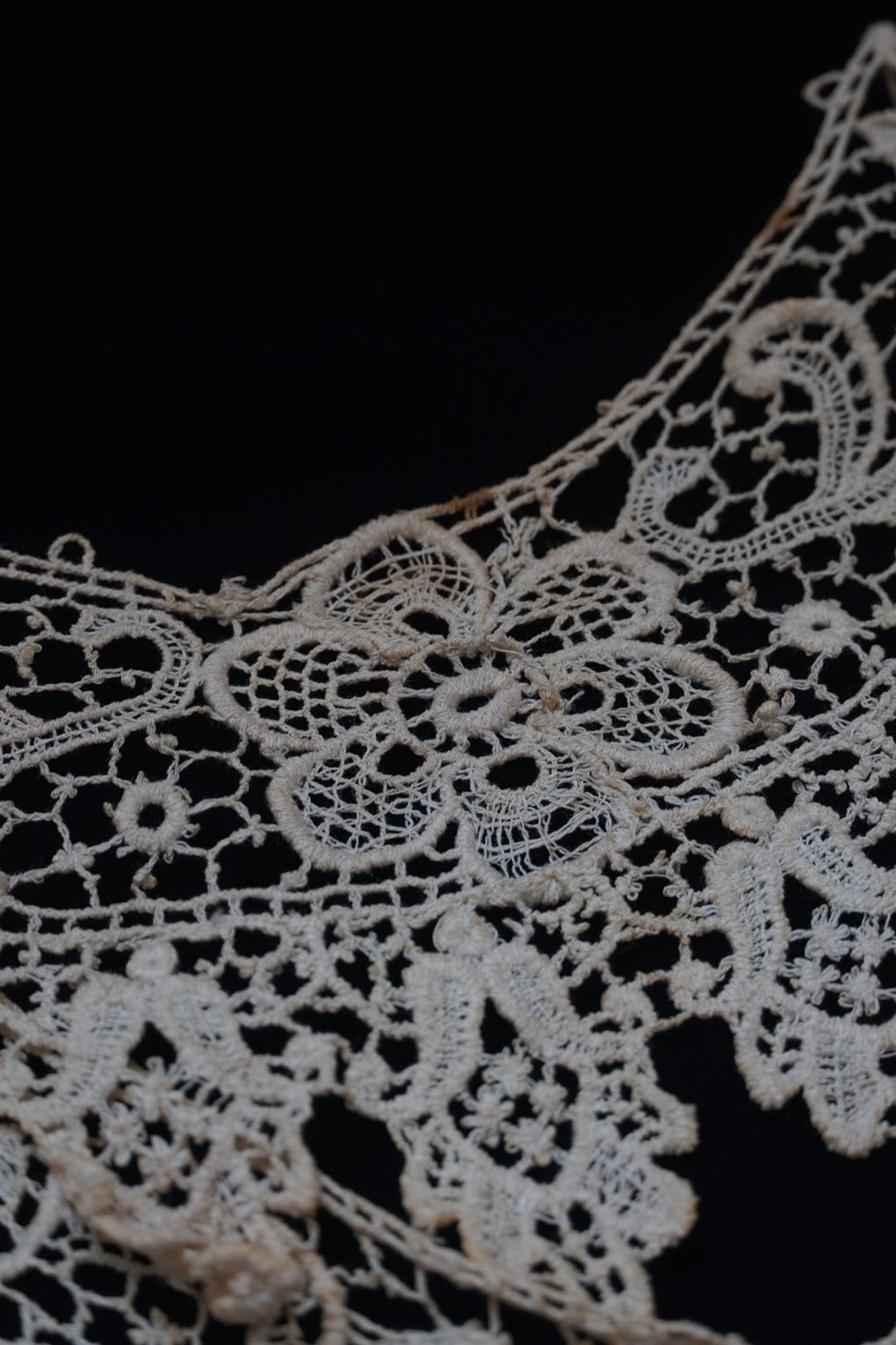 Victorian Floral Lace Collar