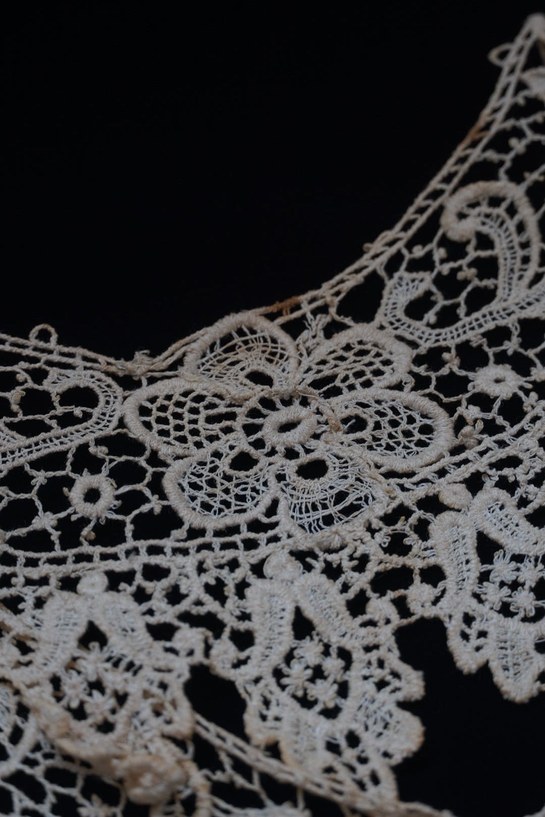 Victorian Floral Lace Collar