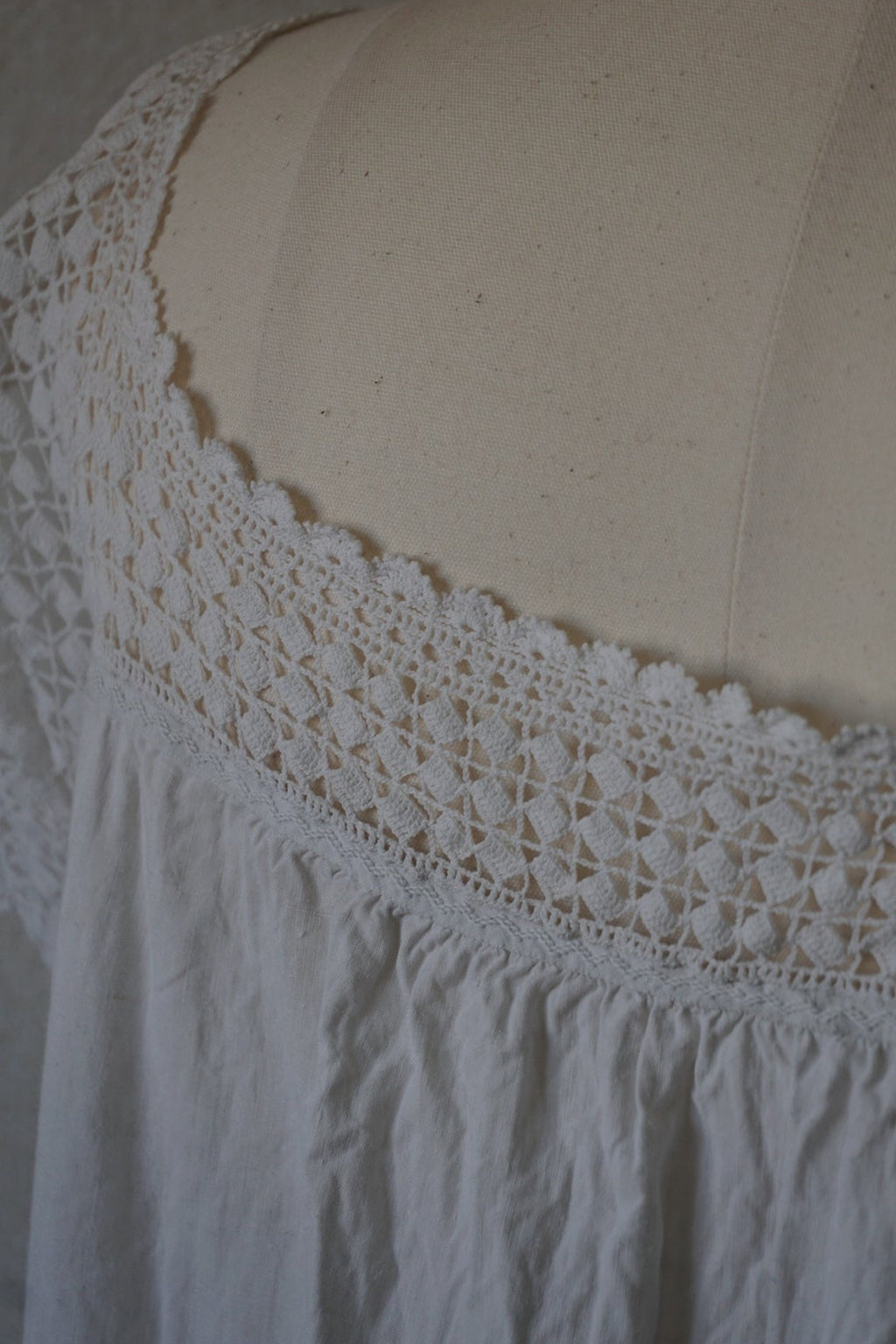 1920's Linnen Crochet Lace Nighty
