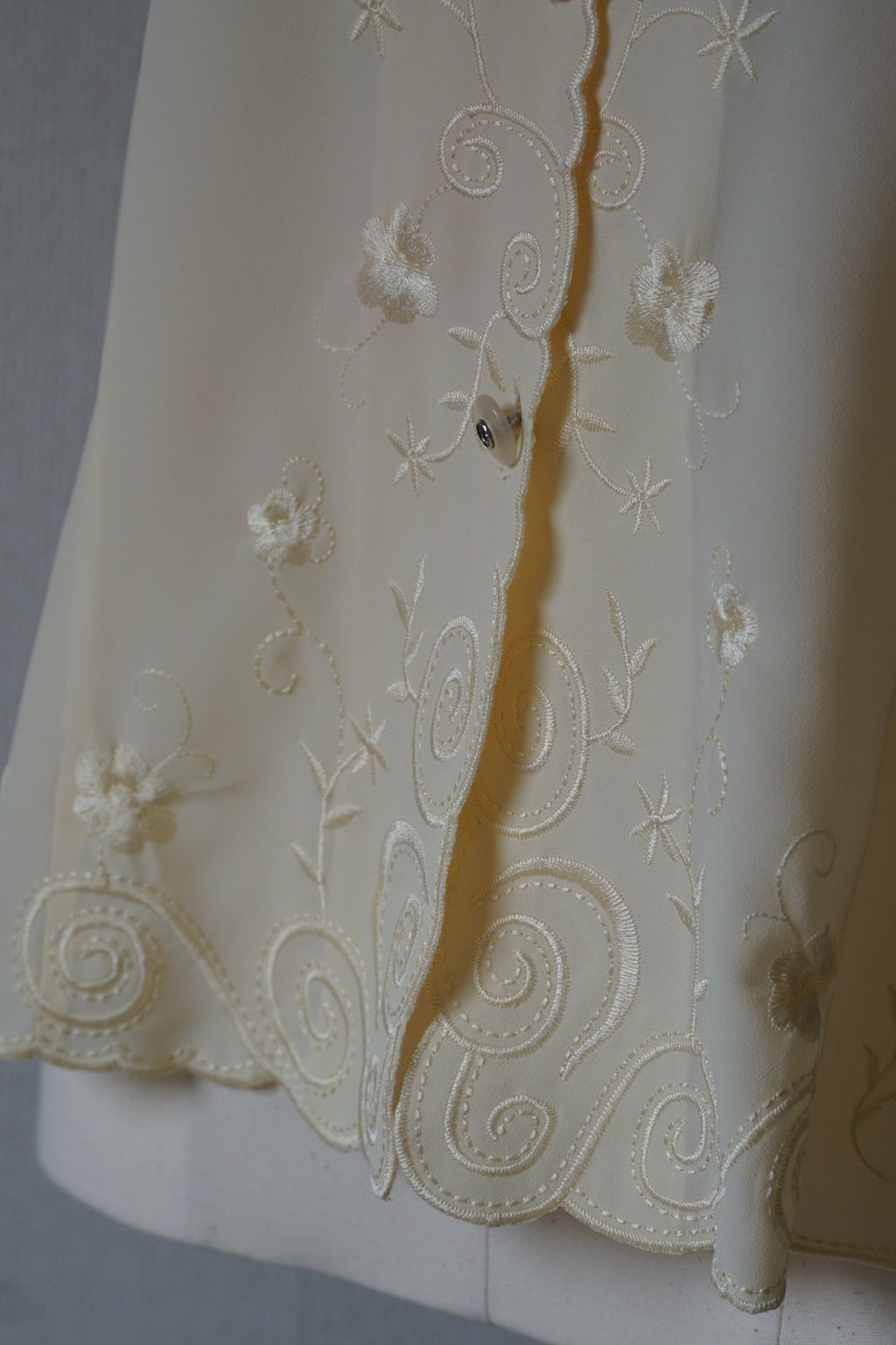 Vintage Flower Embroidery Blouse