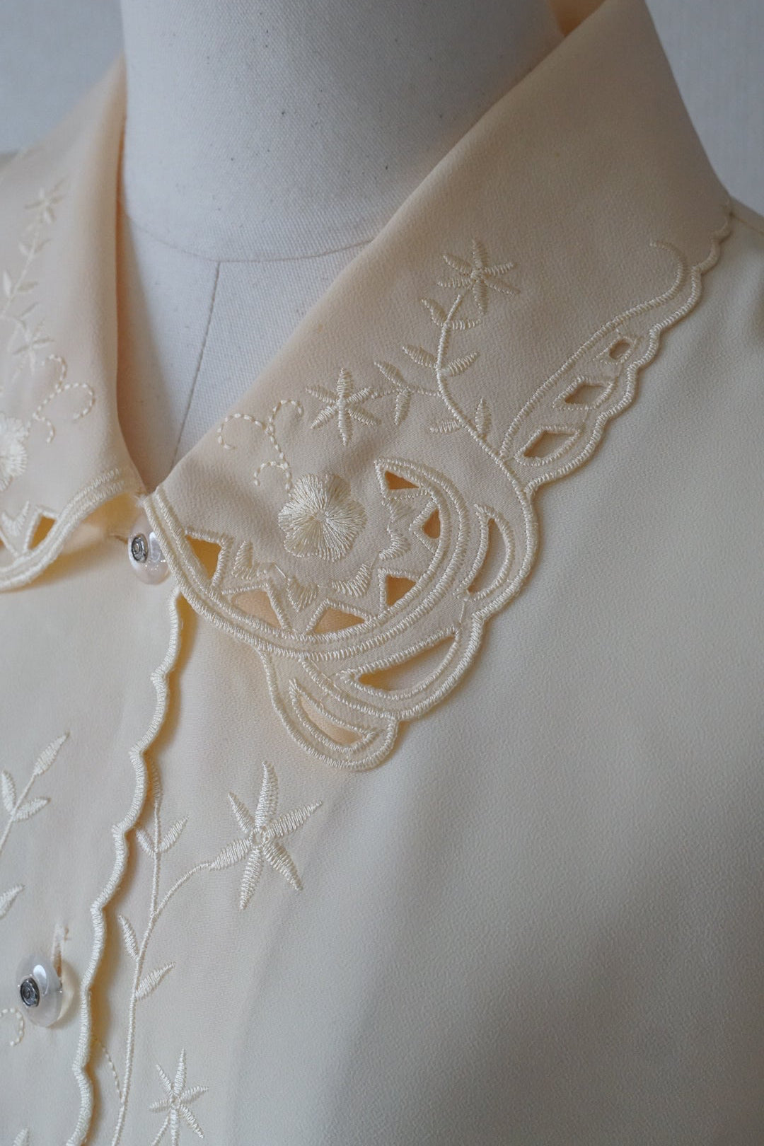Vintage Flower Embroidery Blouse
