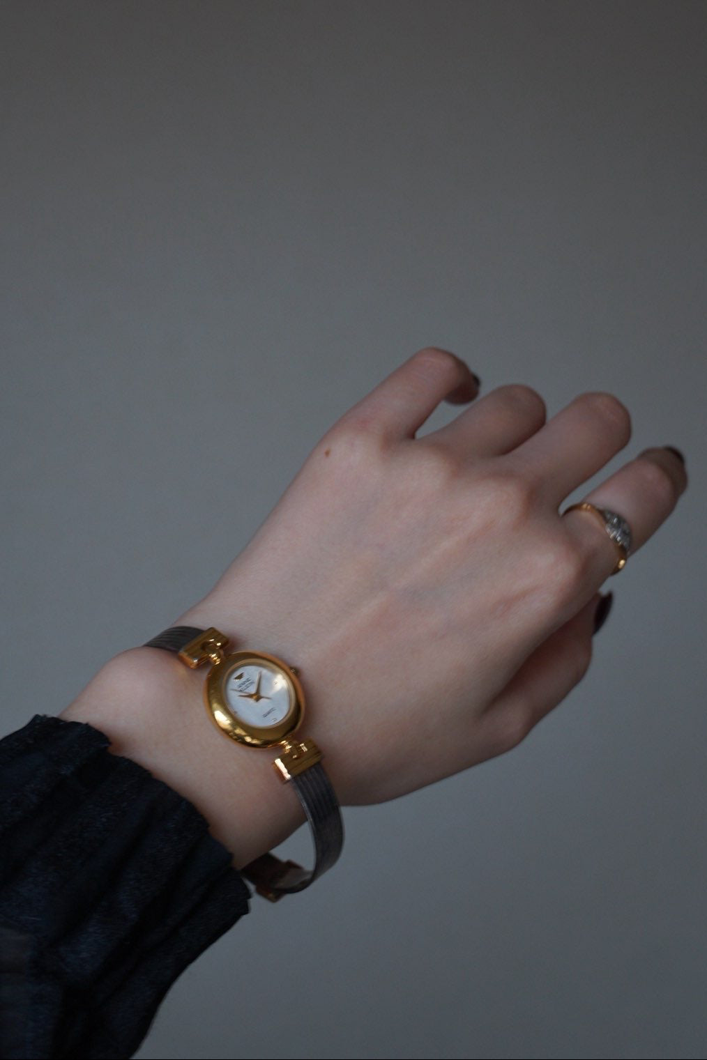 Vintage Quartz Round Gold Watch