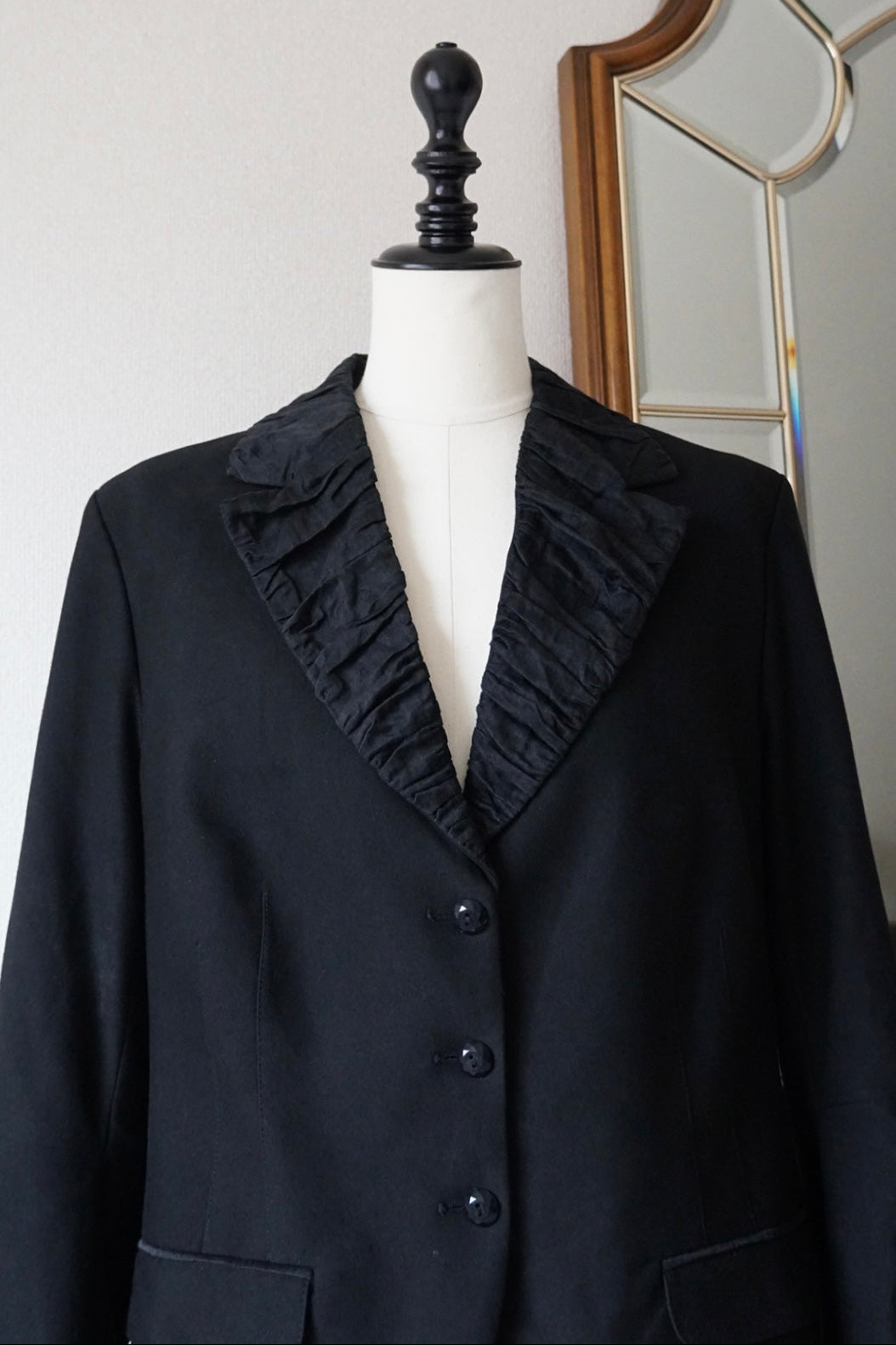 Vintage Ruffle Collar Tailored Jacket