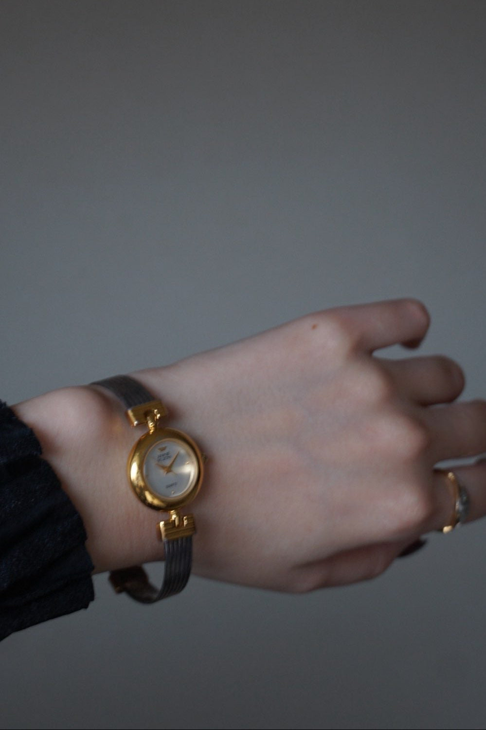 Vintage Quartz Round Gold Watch