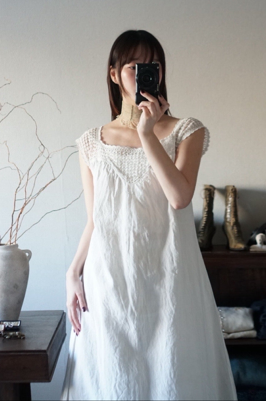 1920's Linnen Crochet Lace Nighty