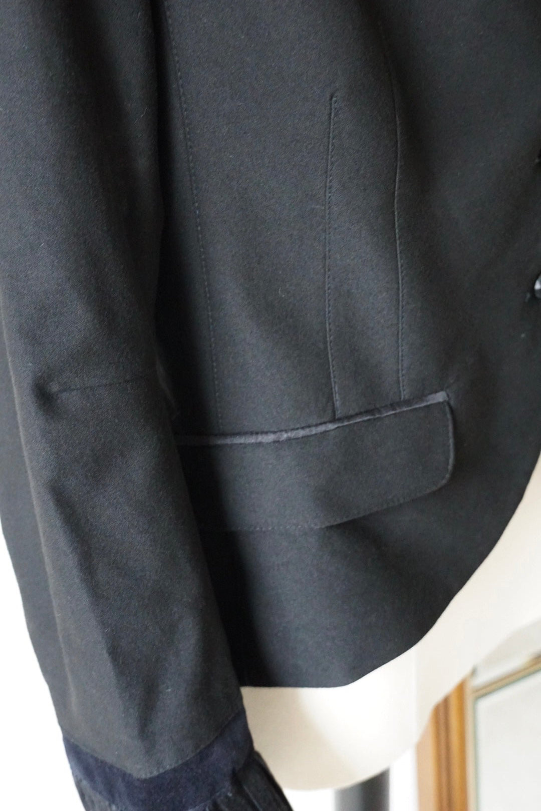 Vintage Ruffle Collar Tailored Jacket