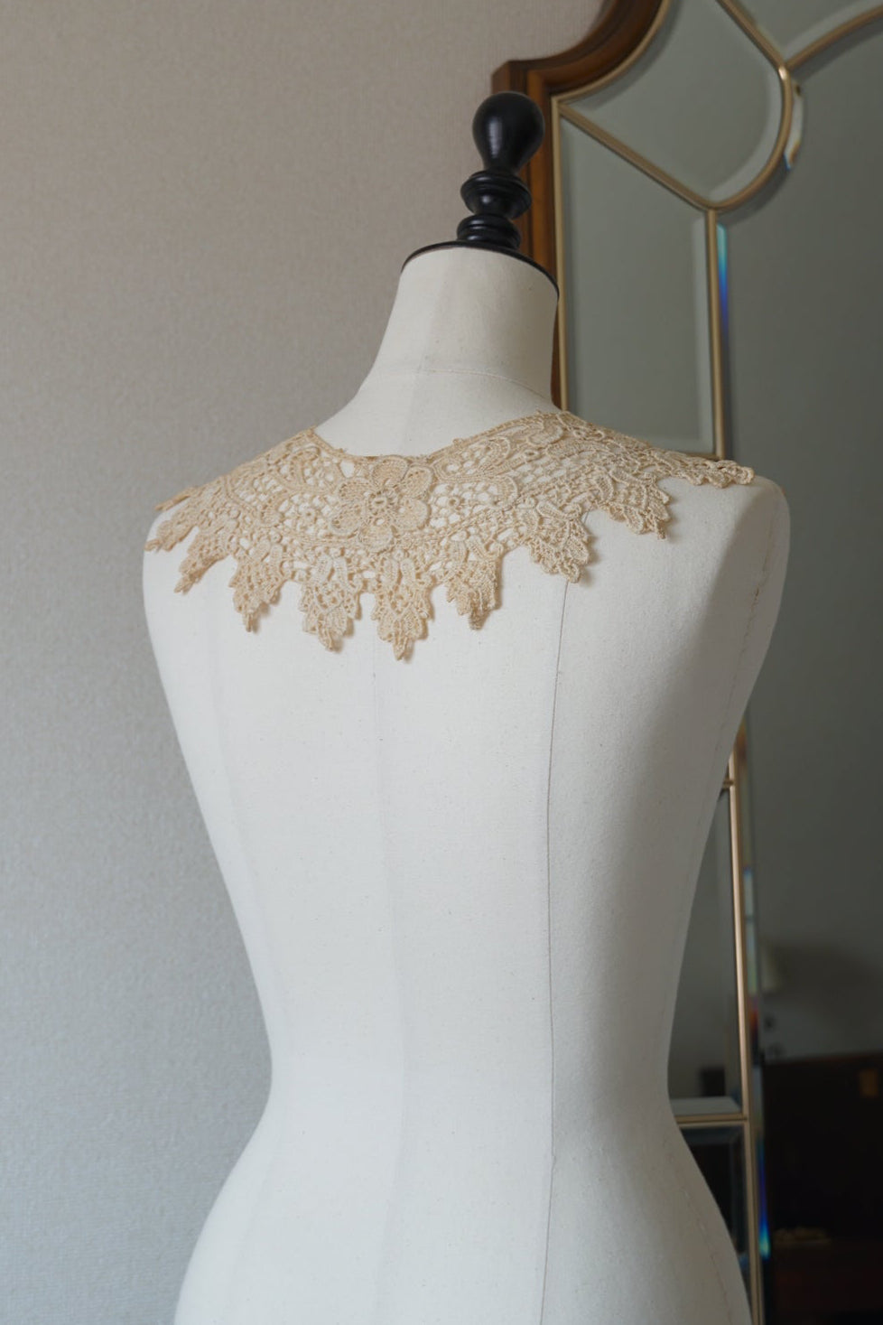 Victorian Floral Lace Collar