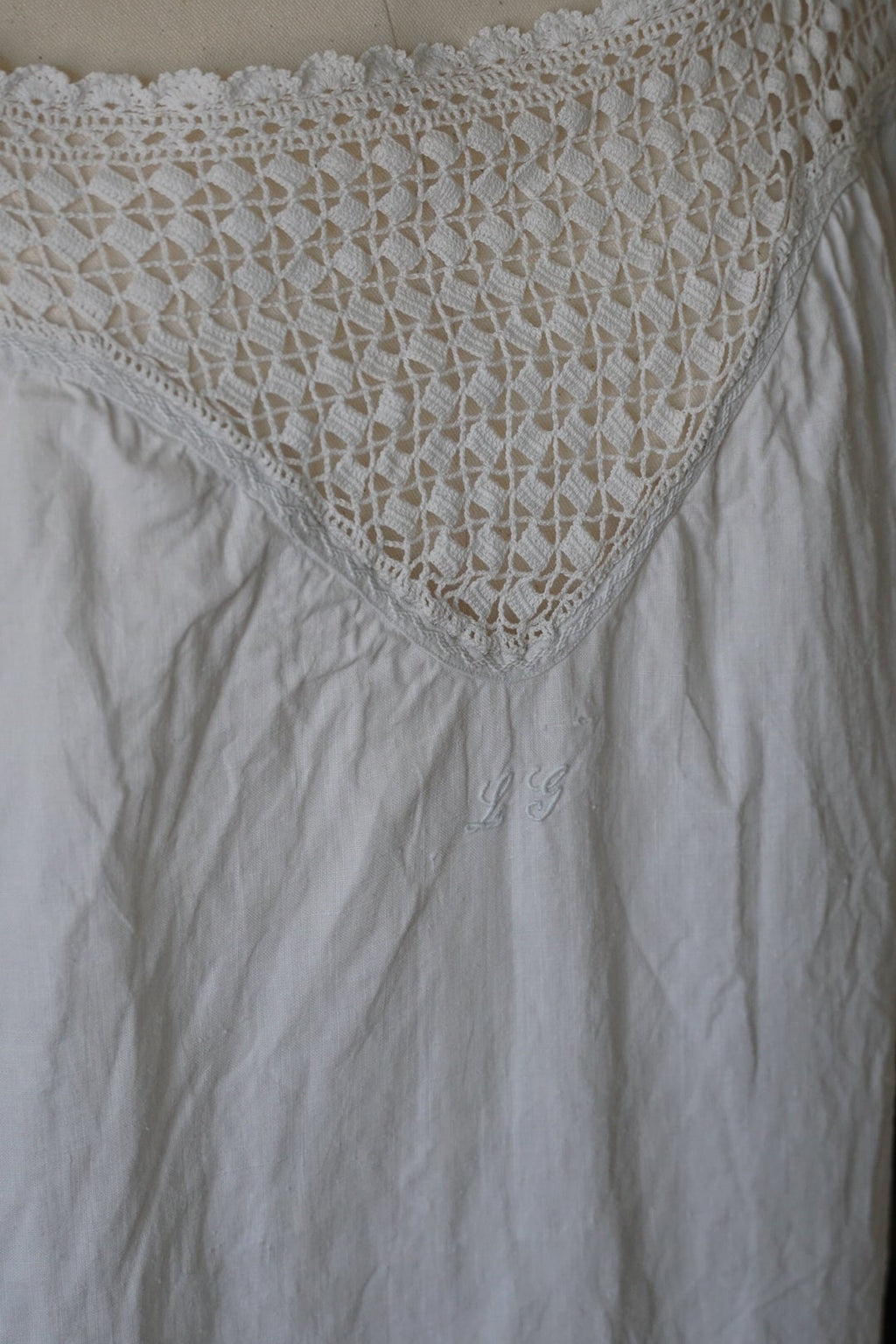 1920's Linnen Crochet Lace Nighty