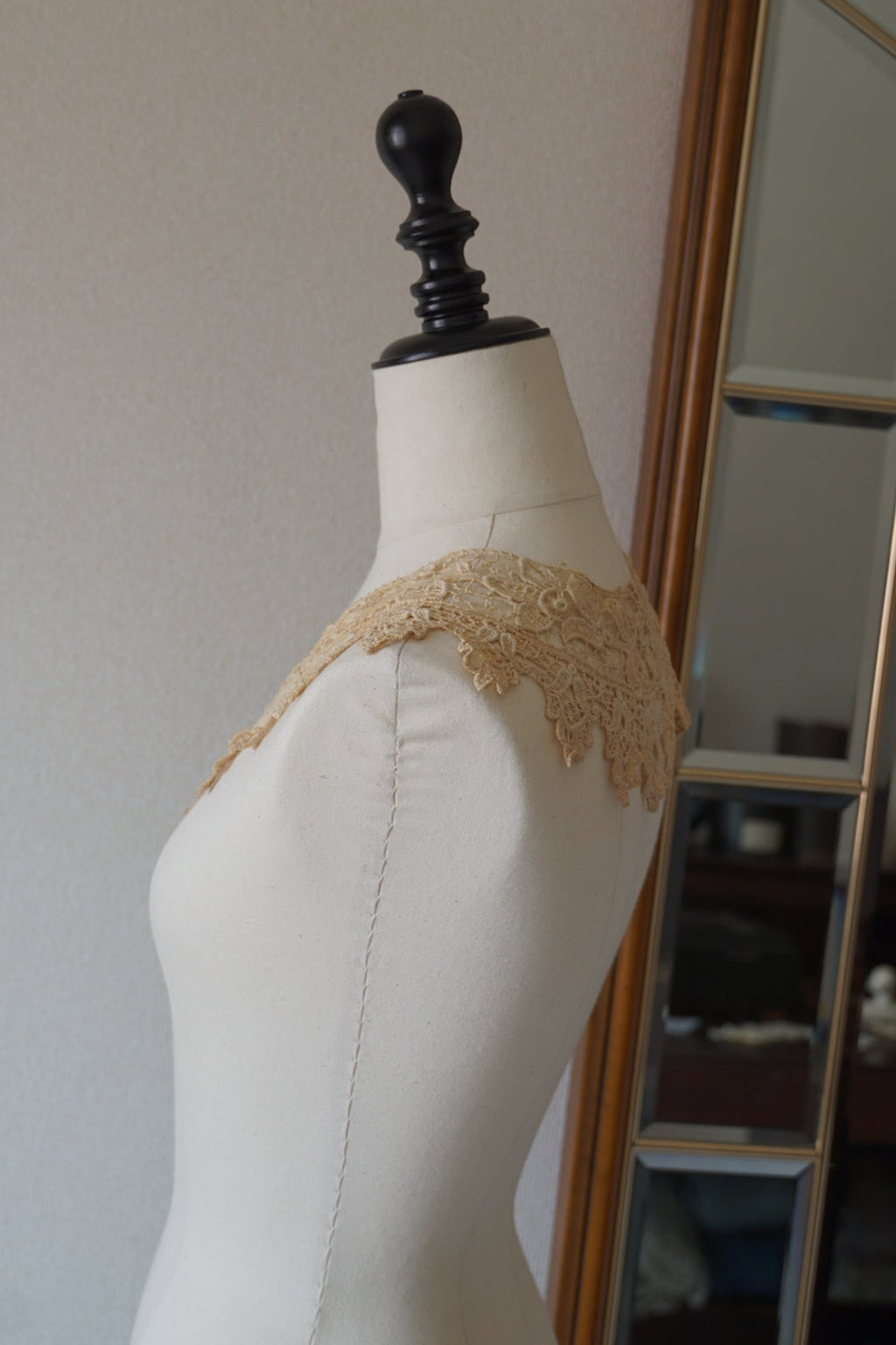 Victorian Floral Lace Collar