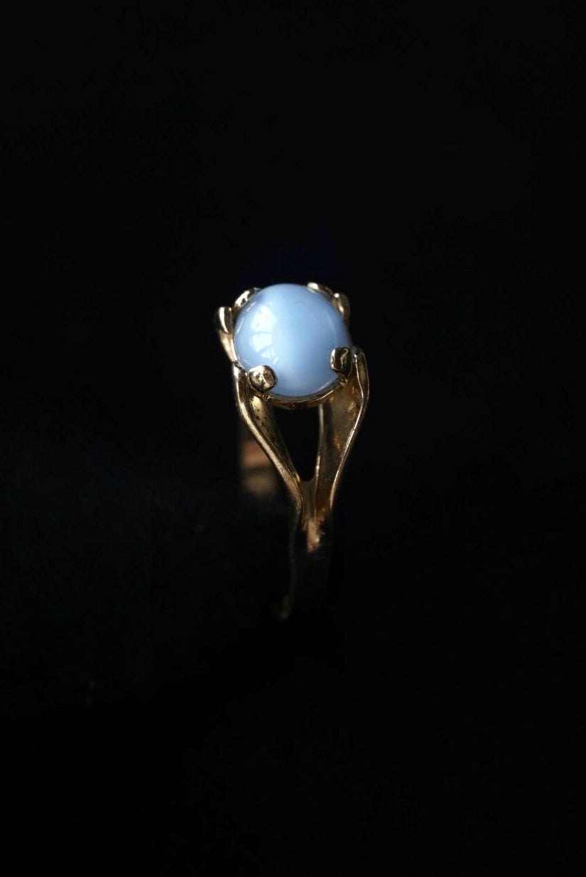 Vintage Blue Cabochon Stone Gold Ring