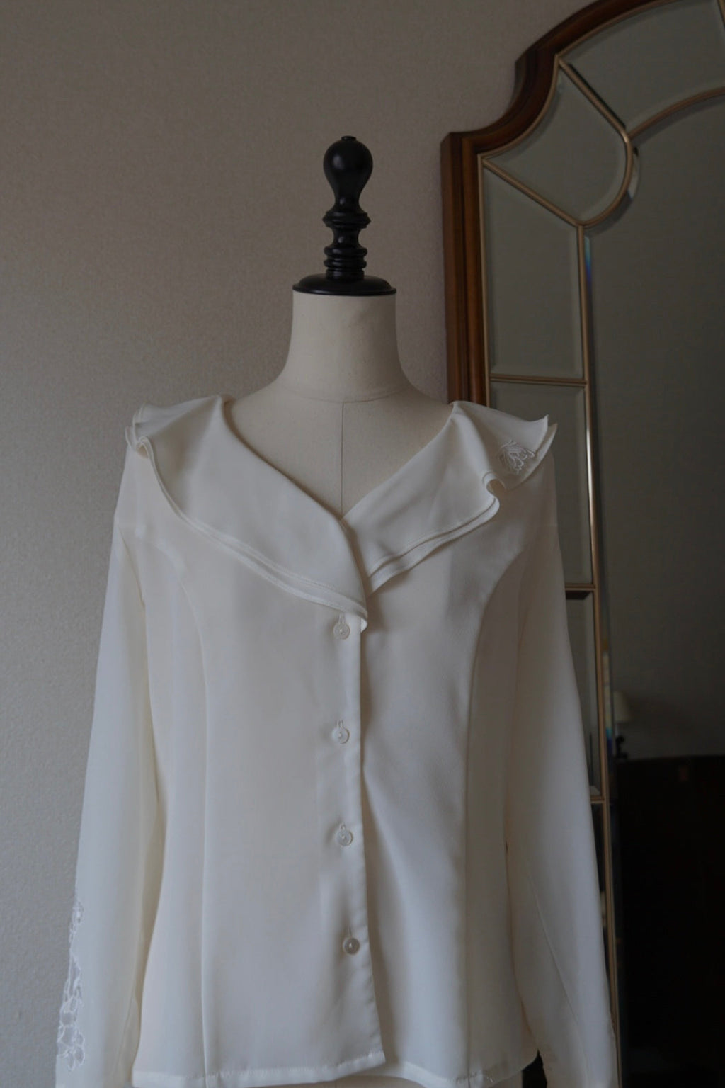 Vintage Frills×Embroidery Blouse