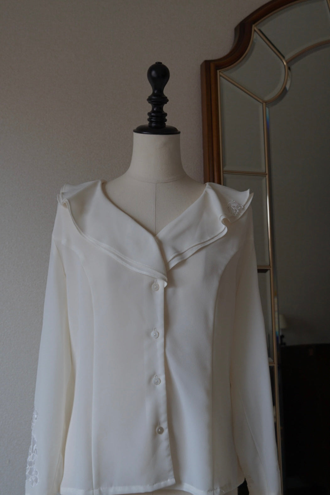 Vintage Frills×Embroidery Blouse