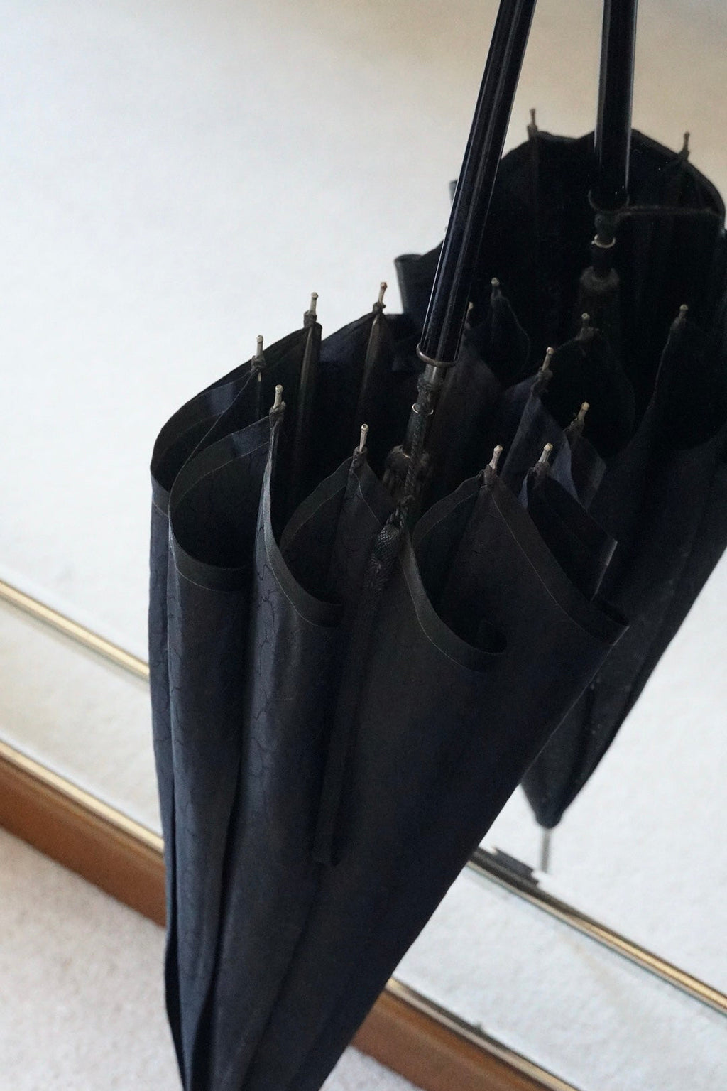 1950's Amber Hand×Black Umbrella