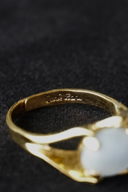 Vintage Blue Cabochon Stone Gold Ring