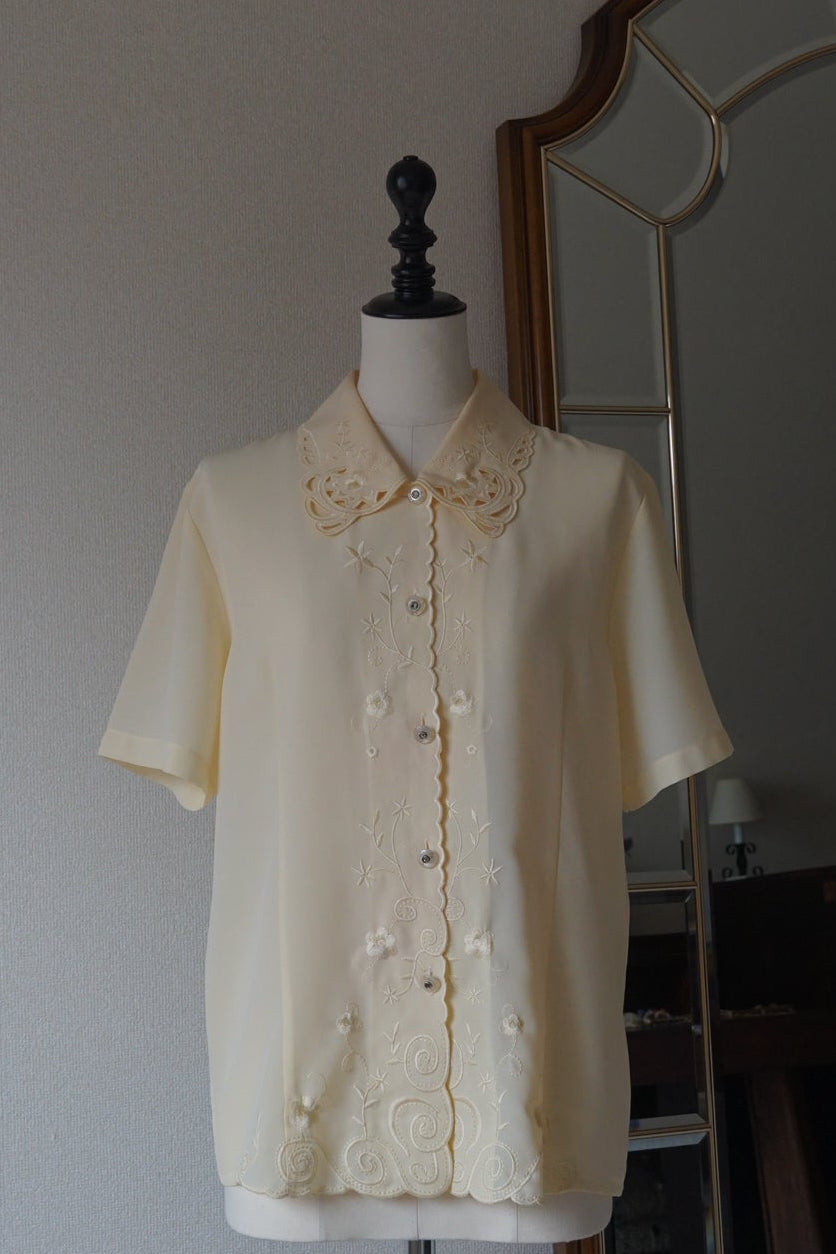 Vintage Flower Embroidery Blouse
