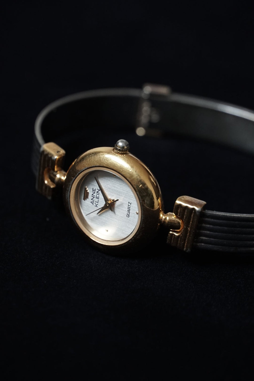 Vintage Quartz Round Gold Watch