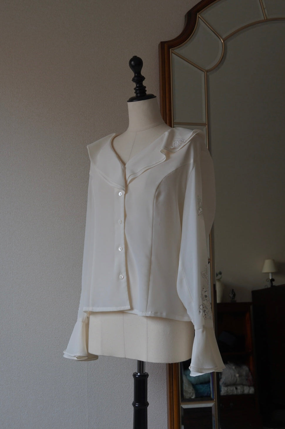 Vintage Frills×Embroidery Blouse