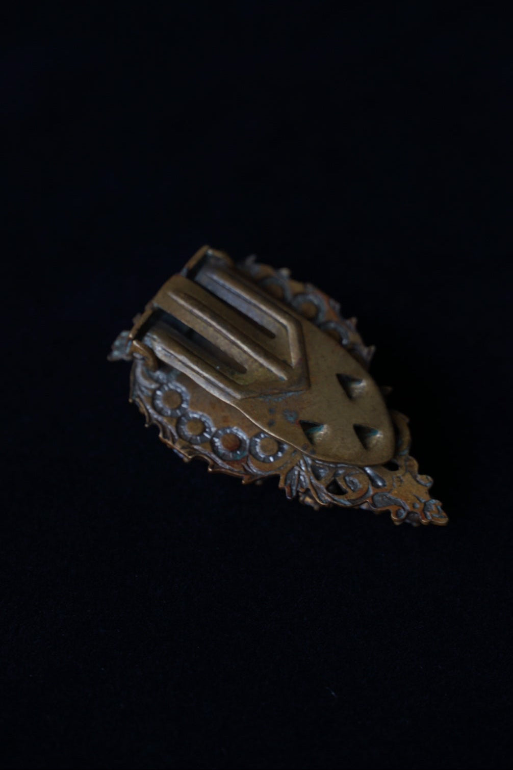 1930's Iris Glass Dress Clip