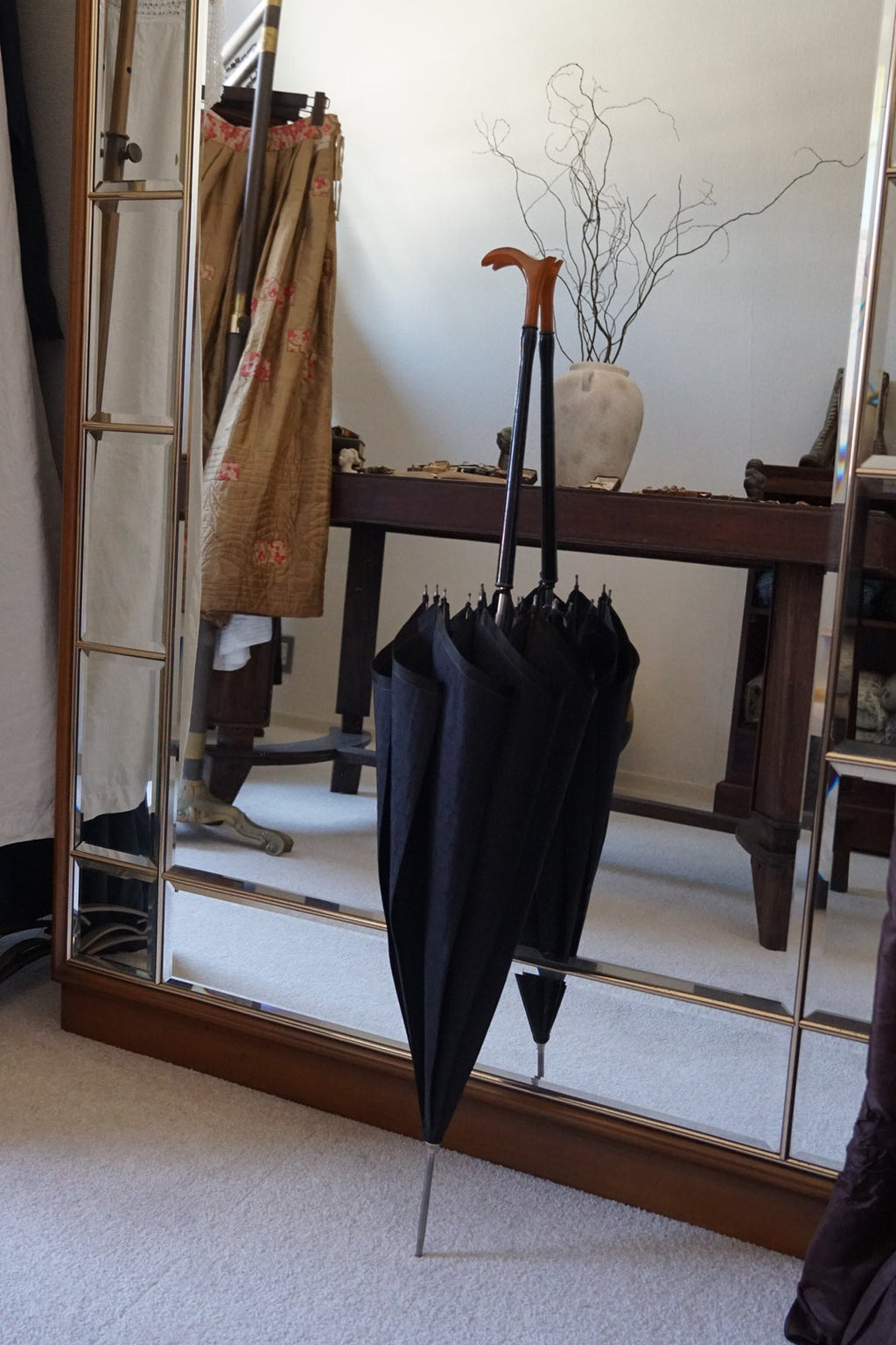 1950's Amber Hand×Black Umbrella