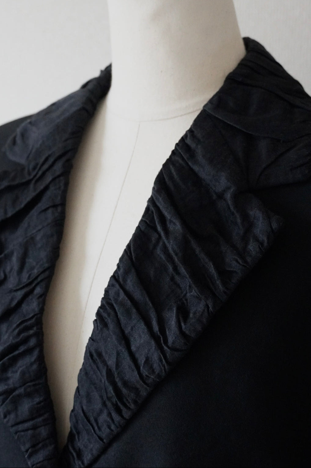 Vintage Ruffle Collar Tailored Jacket
