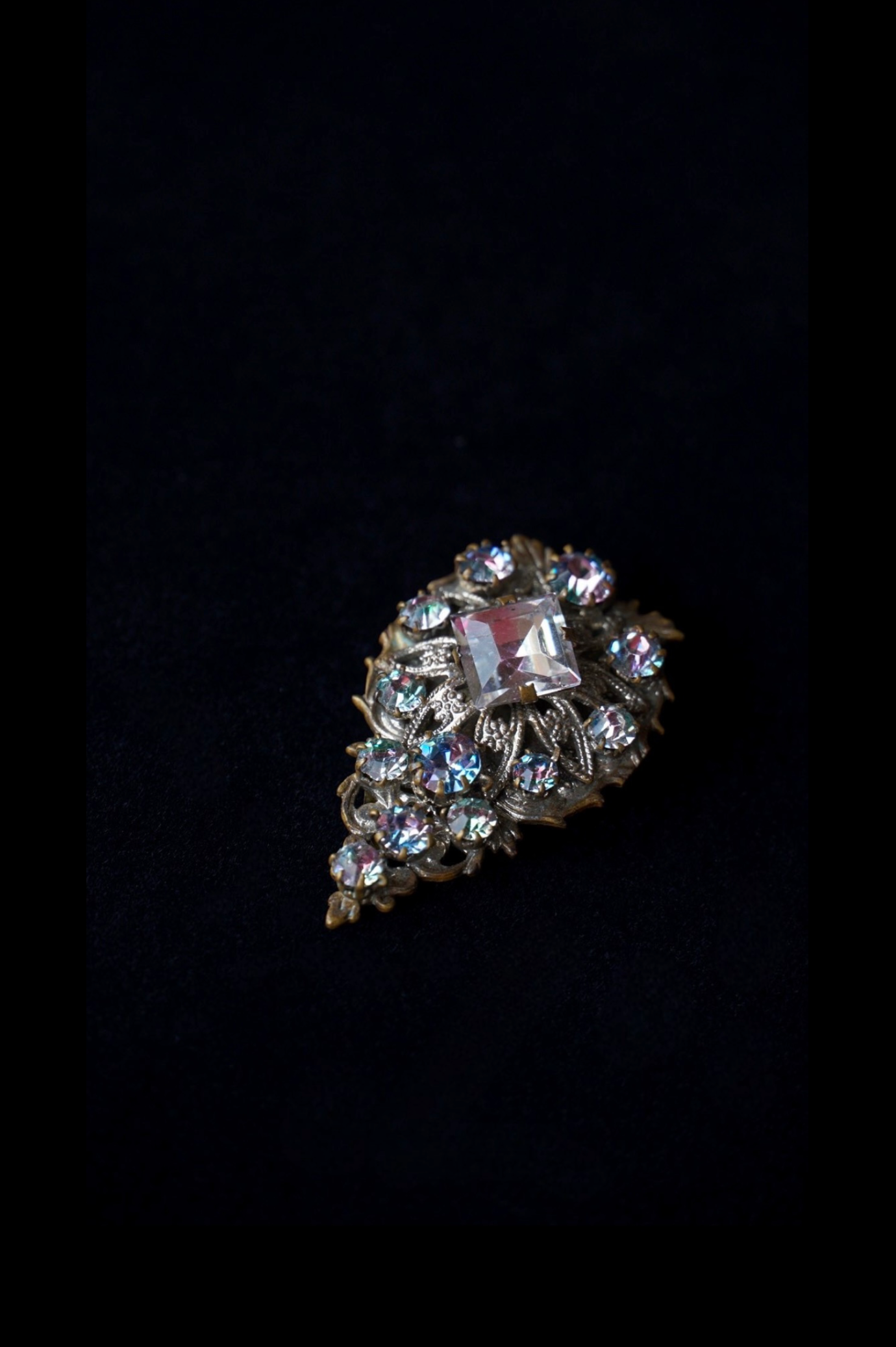 1930's Iris Glass Dress Clip