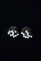 Vintage Black×White Swaying Pearls Earrings
