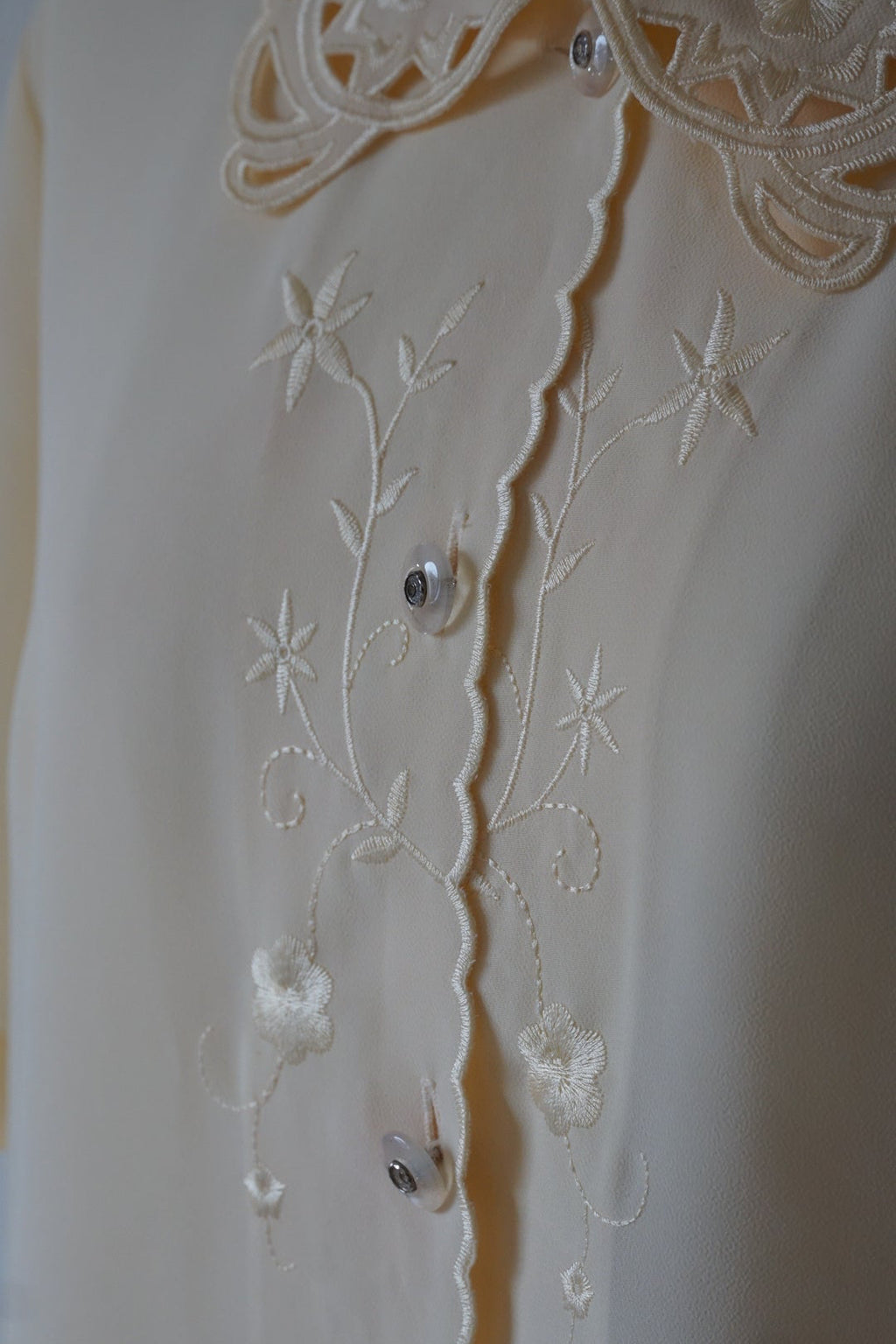 Vintage Flower Embroidery Blouse