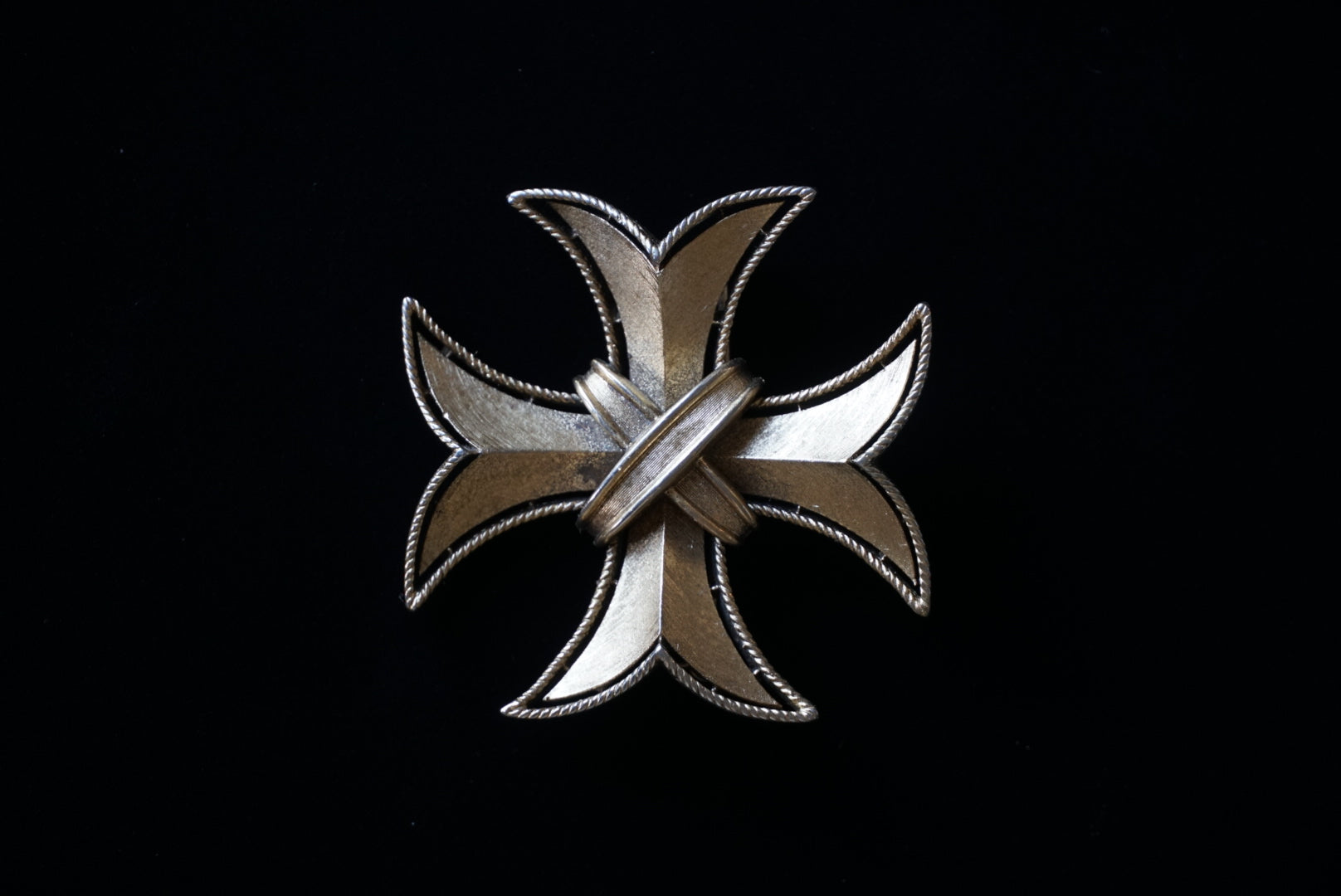 1960's TRIFARI Gold Tone Cross Brooch