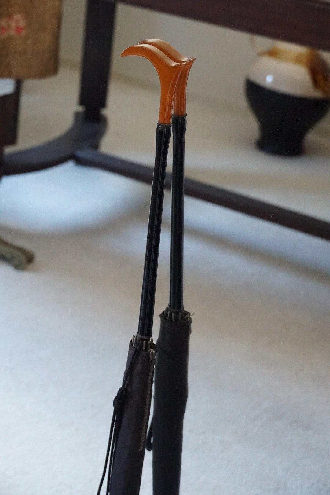 1950's Amber Hand×Black Umbrella