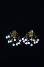 Vintage Black×White Swaying Pearls Earrings