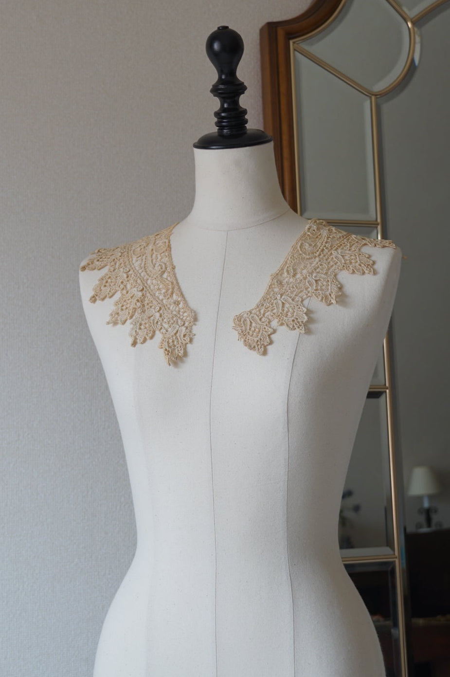 Victorian Floral Lace Collar