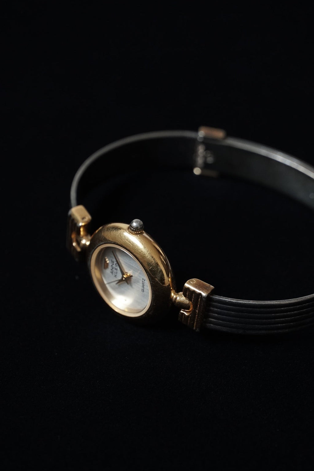 Vintage Quartz Round Gold Watch