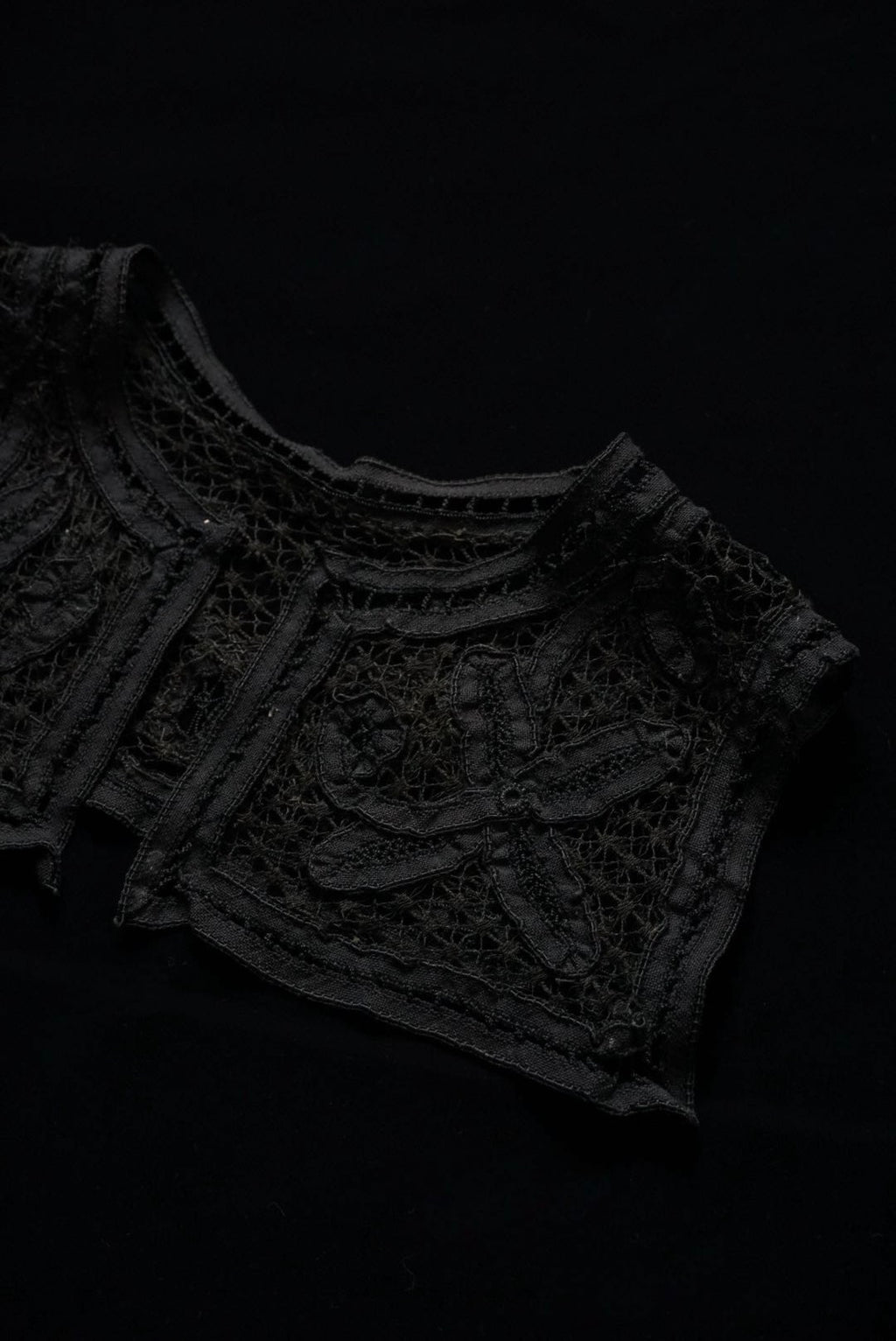 Victorian Black Lace Collar