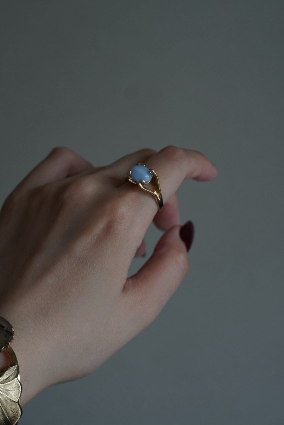 Vintage Blue Cabochon Stone Gold Ring