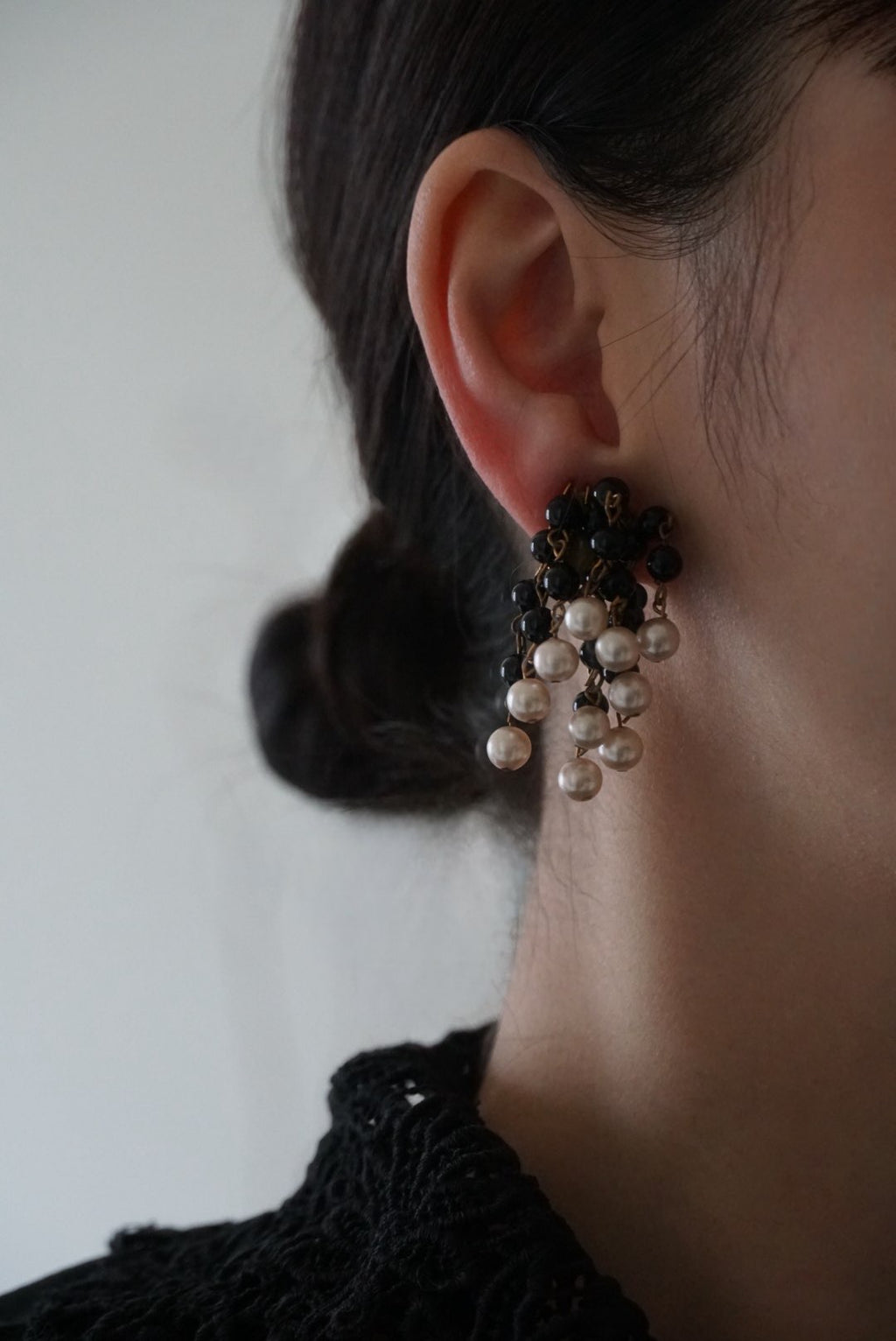Vintage Black×White Swaying Pearls Earrings