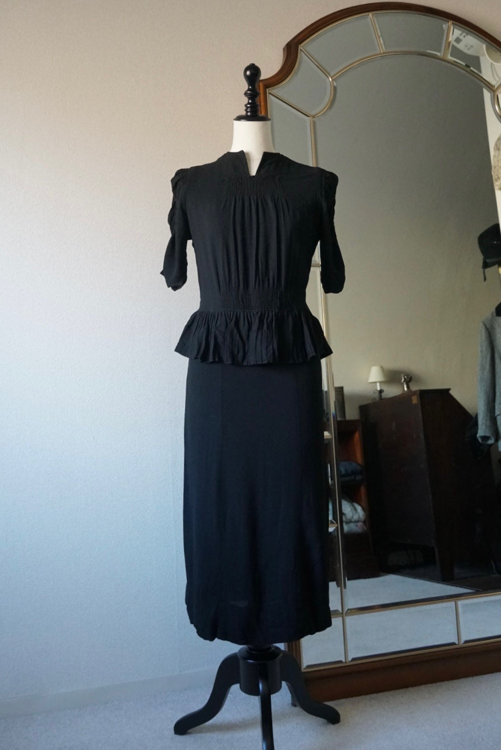 1940's Black Gathered Medium Dress